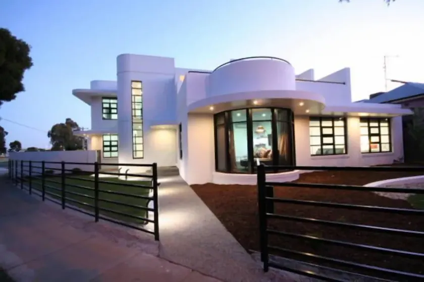 La Maison Blanche Echuca - Image 1