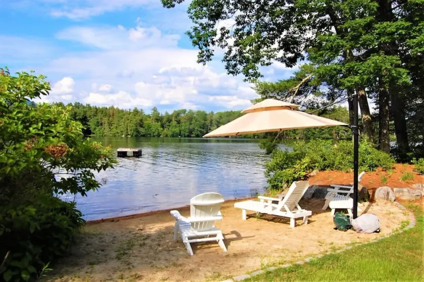 Pet Friendly Natural cedar shakes waterfront on Lake Winnipesaukee sleeps 6 - Image 1