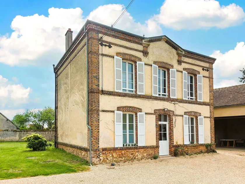 Maison de Charme à la Campagne avec Jardin, Billard, Baby-foot et Terrasse en Teck - Image 1