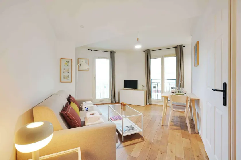 Bright modern studio for 2P - La Defense - Image 1