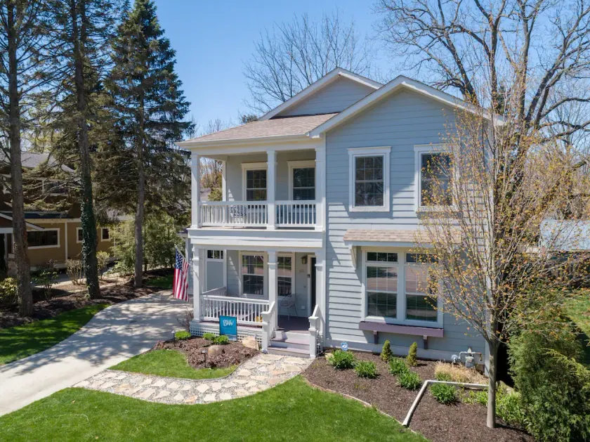 Charming Home in Douglas - Sleeps 14 - Image 1
