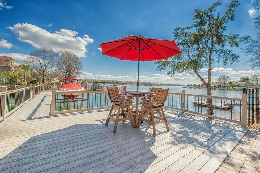 Southern Breeze lake front property is pet friendly for an additional fee - Image 1
