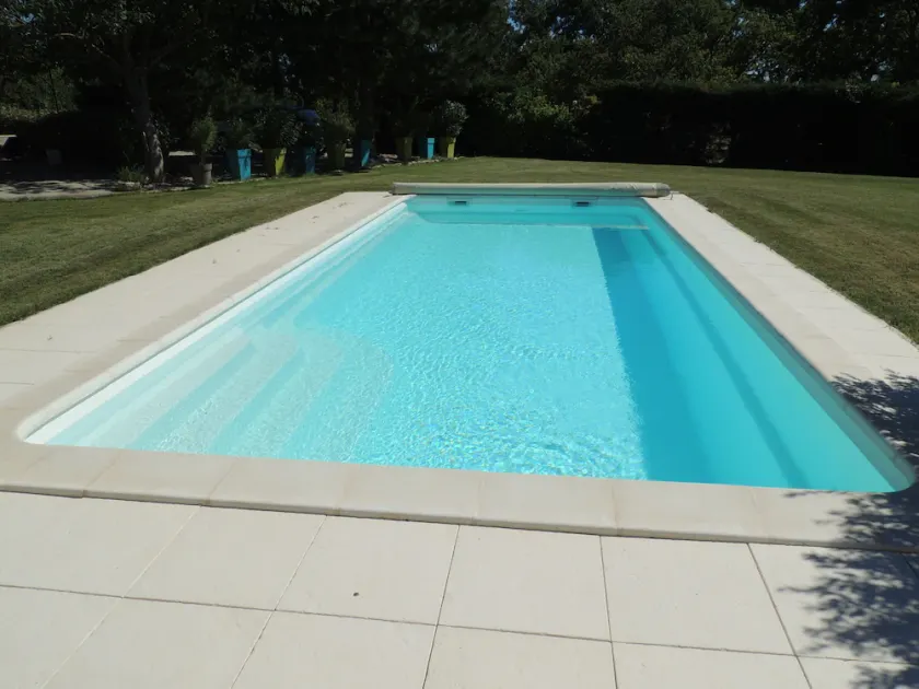 Maison indépendante climatisée sur grand terrain avec piscine privative - Image 1