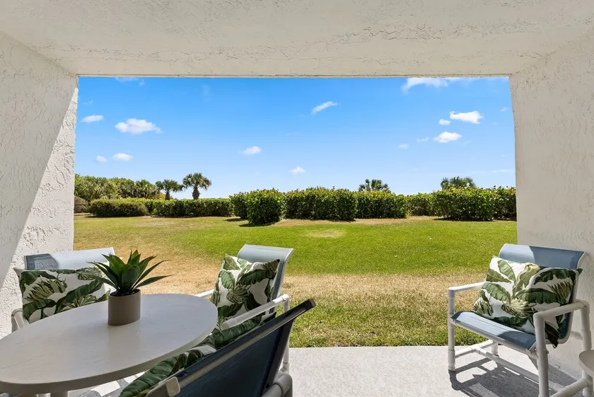 Family-Friendly Beachside Stay: Ground-Floor Patio Walk-Out, Heated Pool & Spa-like Hot Tub 🌴 - Image 1