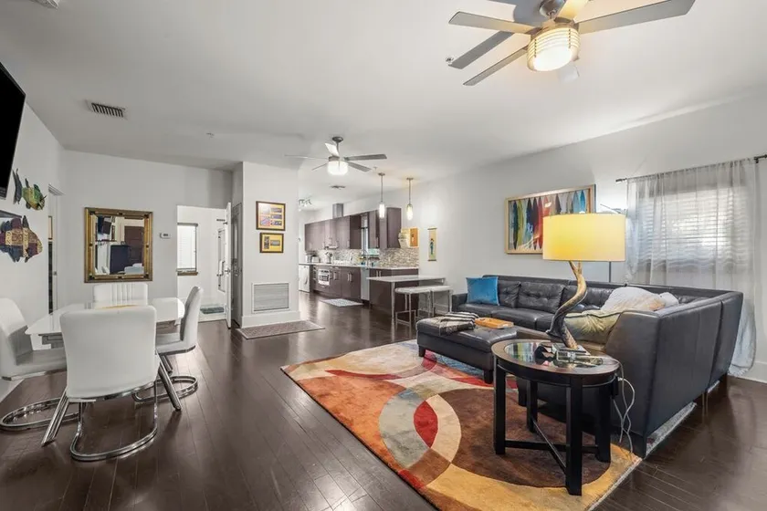 LUXURY AND LOCATION!!! - Image 1