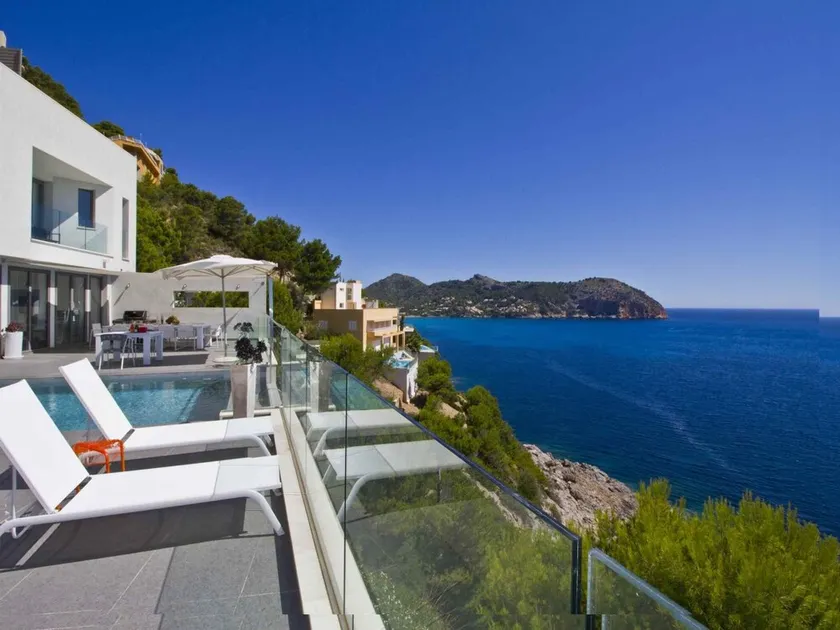 Can Ema, exclusive villa with pool front sea line - Image 1