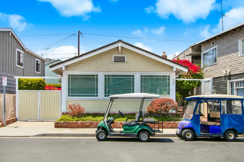 225CL: Colorful Avalon Cottage, Quick Walk to the Beach, Spacious Side Yard - 22 - Image 1