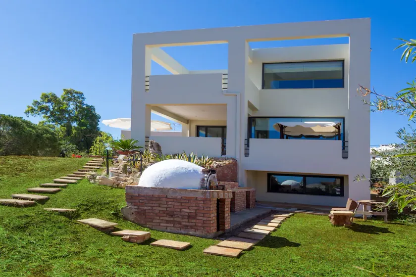 Beautiful villa 800 meters from the beach - Image 1
