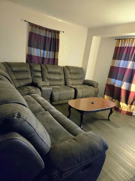 5mins Drive to Detroit Zoo 3 bedrooms 2 full bath - Image 1
