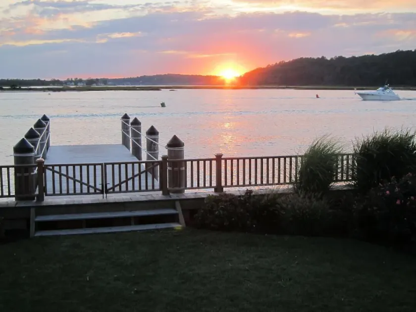 Waterfront Gem avec Dock, Spectacular Master Suite et World Class Sunsets - Image 1