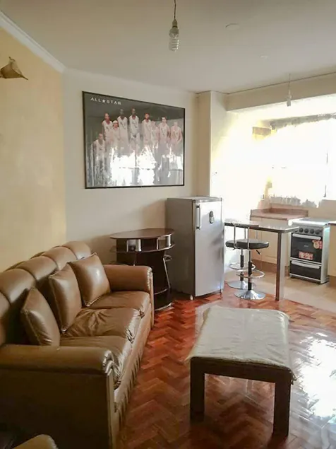 Bright & Cozy Apartment - Image 1