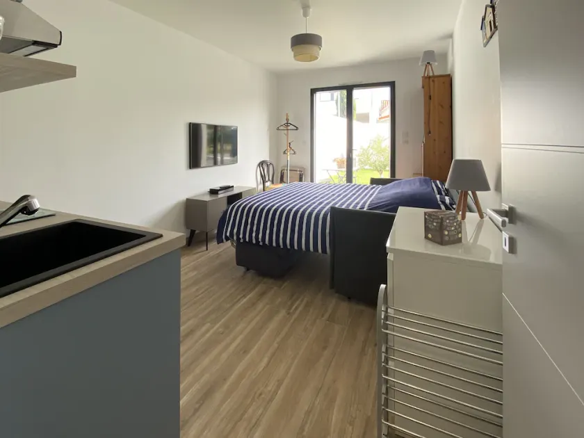 Air-conditioned studio with garden – 10 min from La Rochelle, near beaches - Image 1