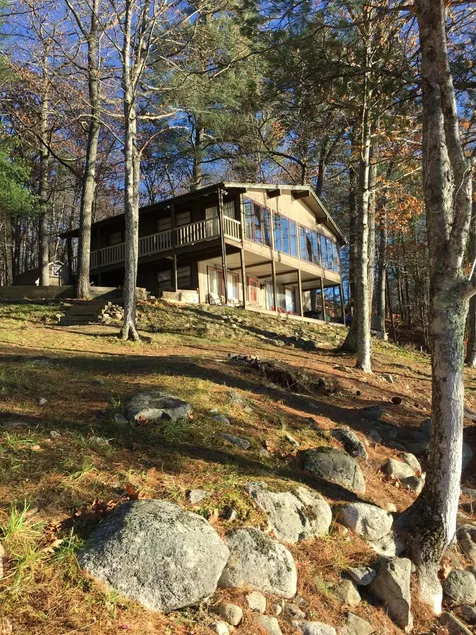 Charming Cottage By The Shore Of Beautiful Long Lake, Harrison, Maine - Image 1