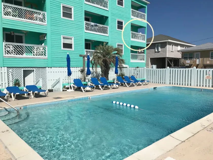 ☀ Breezy, åben lejlighed, skridt fra stranden og strandpromenaden med havudsigt og pool ☀ - Image 1