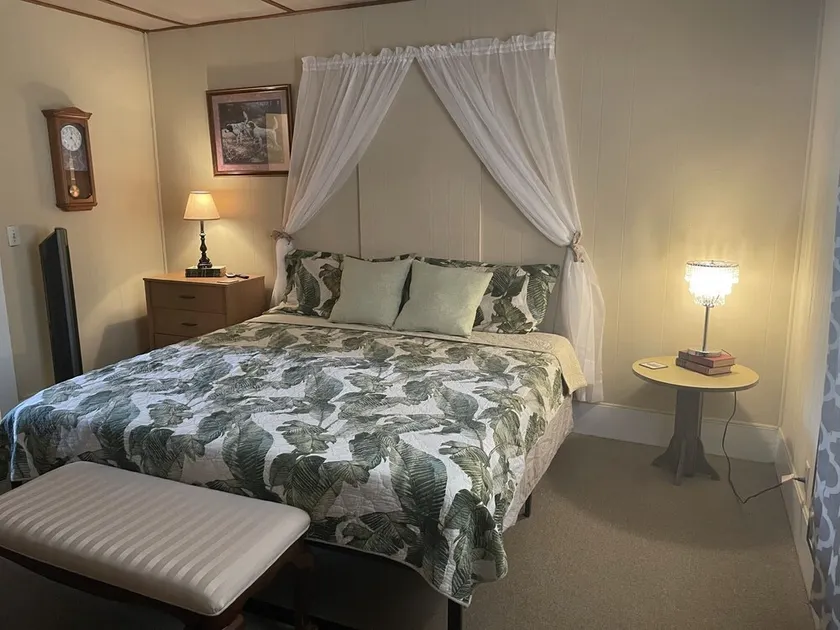 Downtown Inverness historic home, hot tub & pet friendly  - Image 1