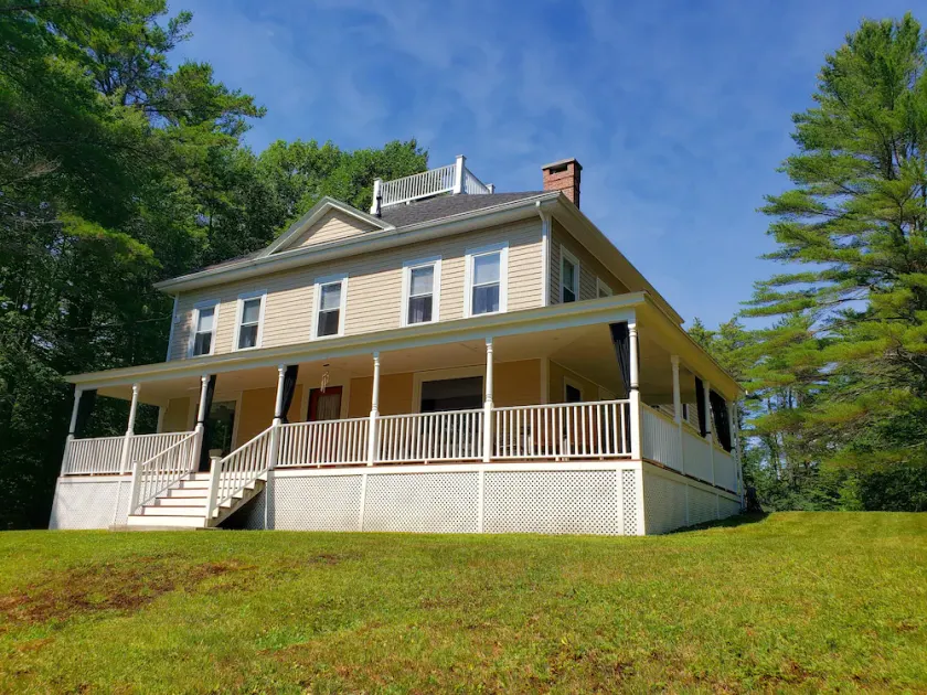Historic Victorian on Mirror Lake Sleeps 16 REDUCED RATES - Image 1