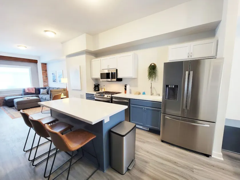 Stay Lincoln Park 3 | Craft District Condo - Image 1