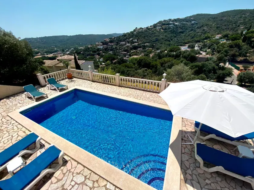 AMAZING VILLA with, chimney, heating, private swimming pool & great views. - Image 1