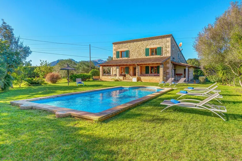 Casa rural \"Can Vaja\", una propiedad de estilo mallorquín con piscina, terraza y jardín - Image 1