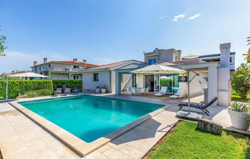 Awesome home in Banjole - Image 1