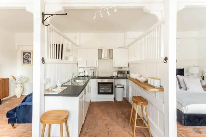 STABLE - UNIQUE STAY | SLEEPS 2 | PETS ALLOWED | WI-FI - Image 1