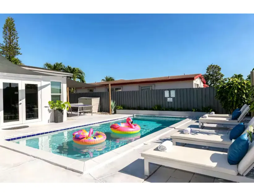 5 Min to HardRock Stadium - 3B Pool Home - King Bed - Grill - Ping Pong -Private Backyard - Image 1