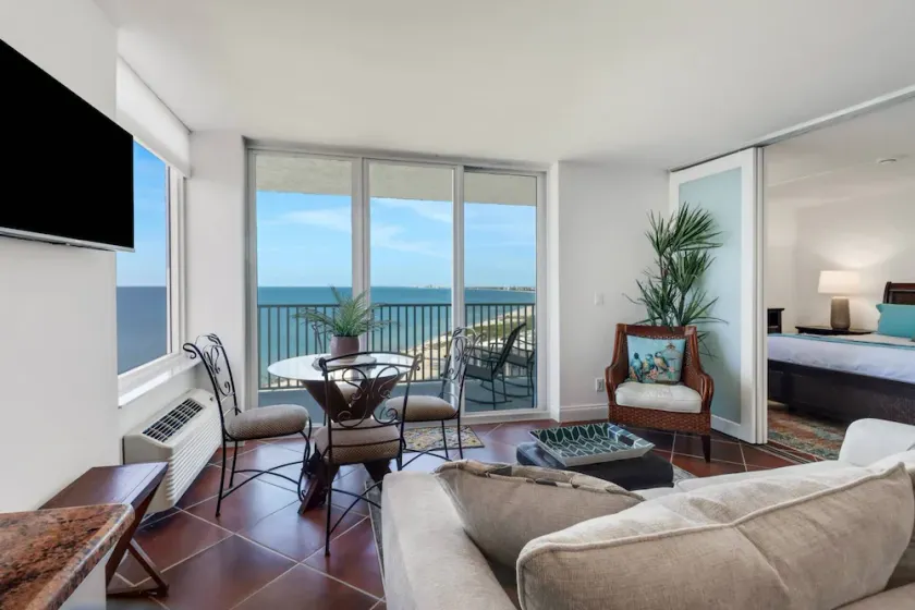 708A Beachfront Sunrise Sunset Views - Image 1
