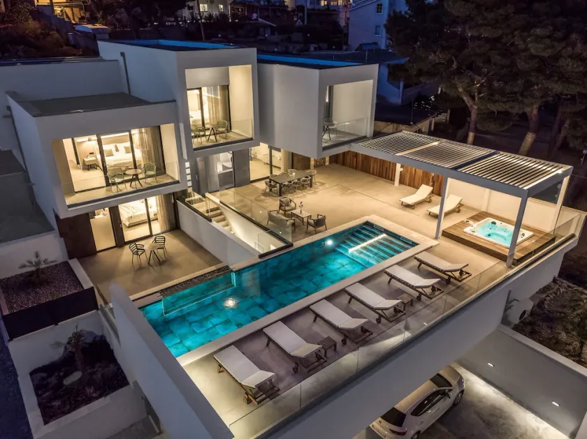 Villa Bava with 4 en-suite bedrooms, heated 33 sqm pool - Image 1