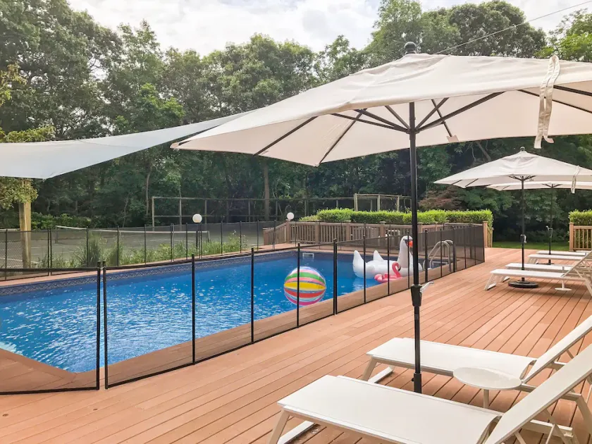 Maison familiale privée de 4 chambres avec piscine et tennis sur 1 acre, à 12 minutes de la plage Rogers - Image 1