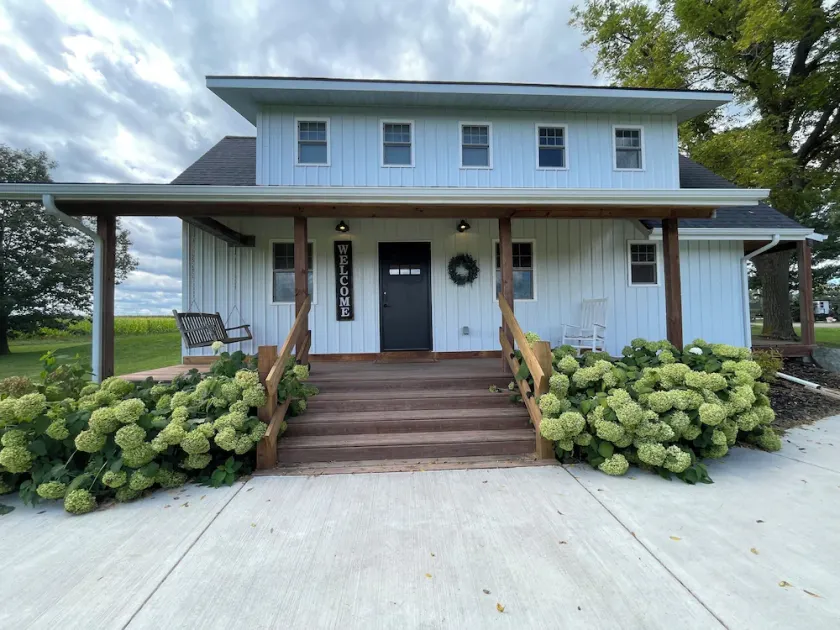 Beautiful Country Cottage: disc golf 5 baskets, fire pit, near MSU, Antiques - Image 1