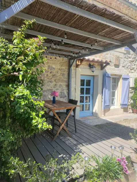 Et hus i Provence, i en del af Mas, typisk provencalsk hus. - Image 1
