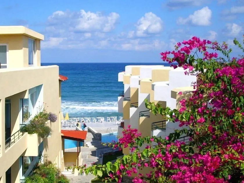 Dedalos Beach Hotel - Image 1