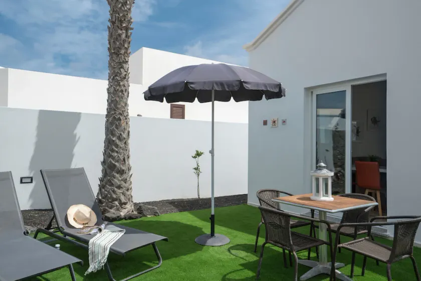 B1, in a small complex with communal pool 100m from the sea - Image 1