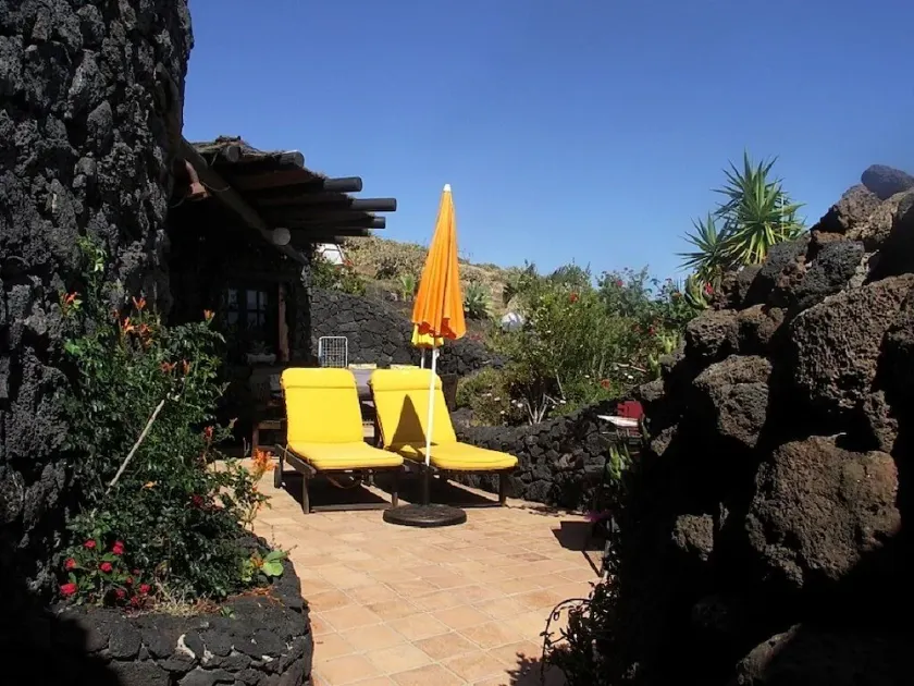 Casa Cora - dreamlike finca, pool, huge garden, WIFI, children's playground - Image 1