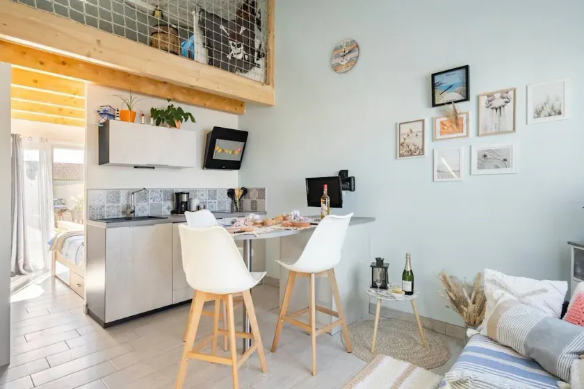 Unusual cozy little nest, ideal location, attentive welcome - Image 1
