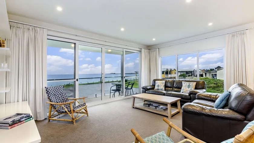 A fully self contained townhouse that offers sensational ocean views. - Image 1