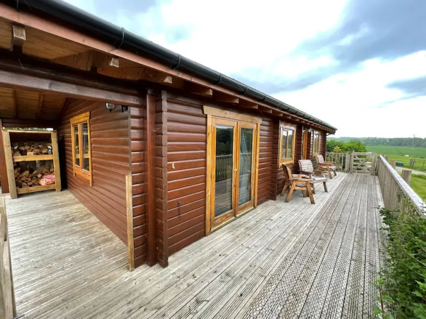 Two bedroom logcabin with spectacular view and private balcony - Image 1