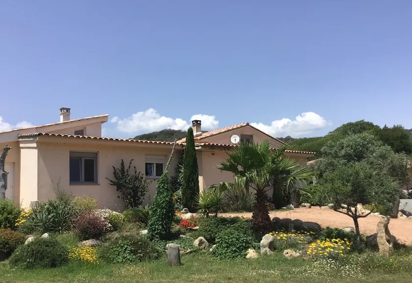 Belle maison avec terrasse, vue dégagée,piscine,classée 3* Meublée de tourisme - Image 1