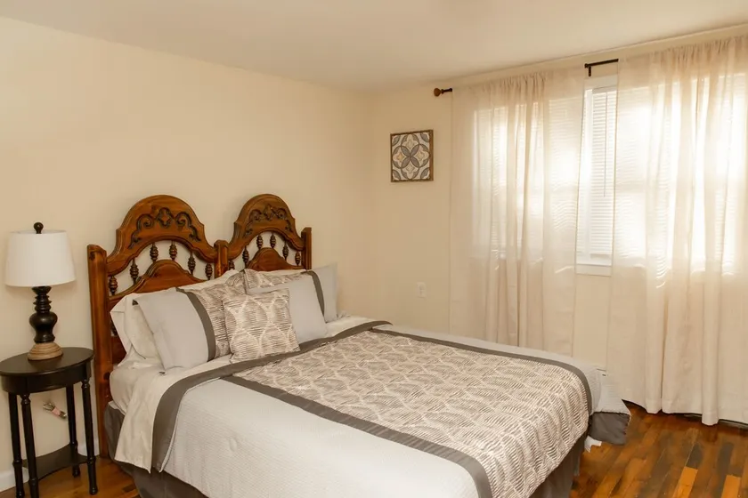 Large 4 Bedroom CT Home Comfy for Longer Stay - Image 1