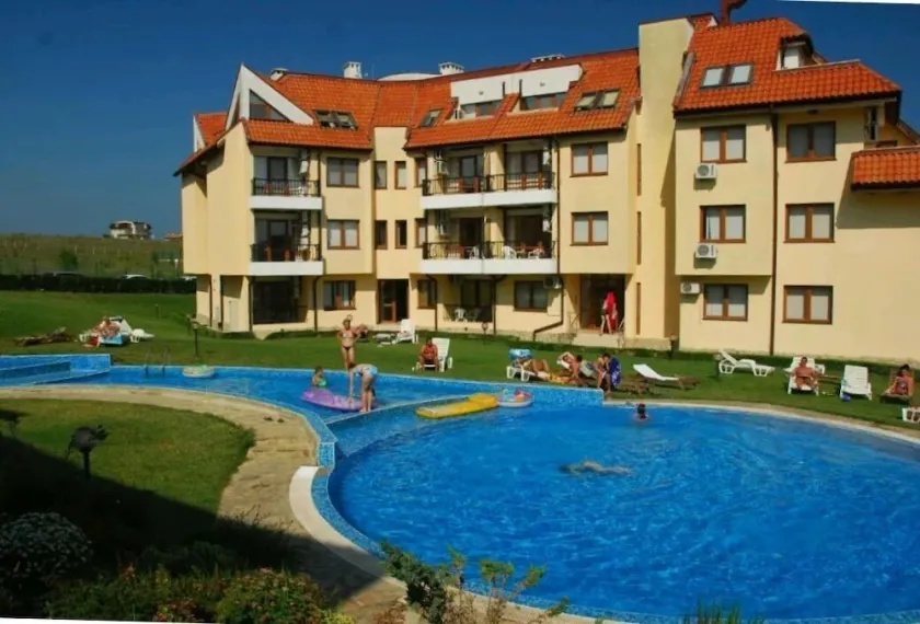 Brand New Apartment with pool, gym and playground - Image 1