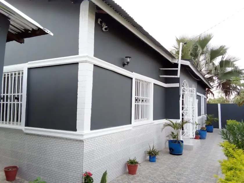 3 beds 3 bathrooms 5mins from turntable , close to few corner shops and beaches - Image 1