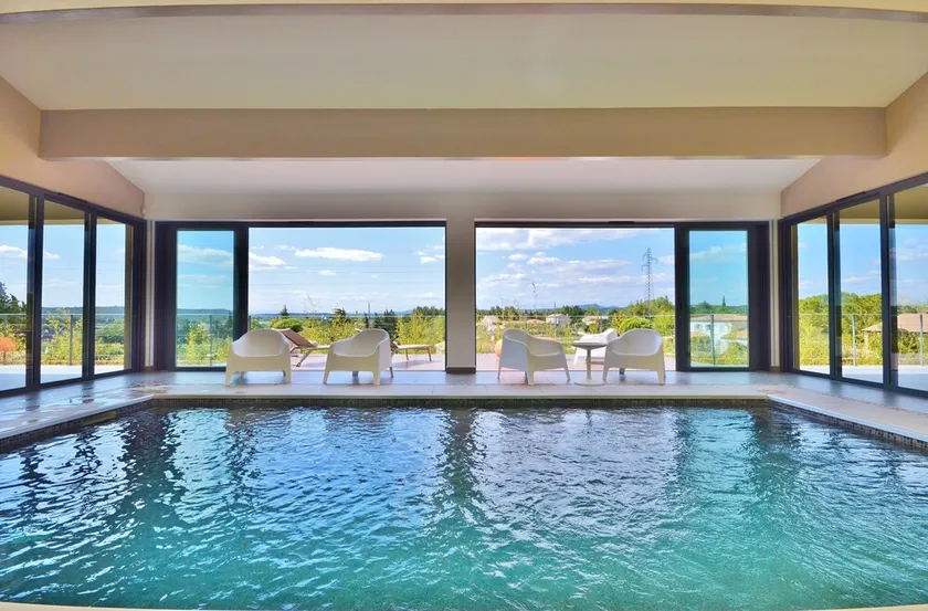 Uzès Center: Fremragende ejendom på 275 m² med opvarmet pool og have - Image 1