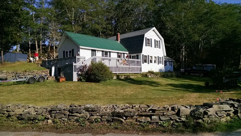 Classic Maine House, wrap around deck,  water activity a walk away. - Image 1