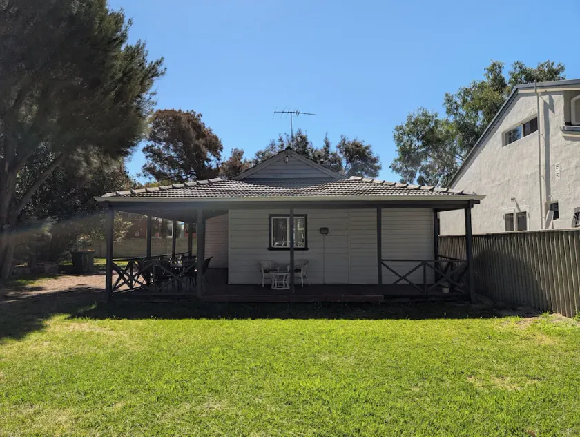 Stone Cottage - Close to beach and estuary - Image 1