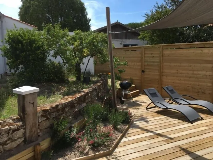 Maison rénovée proche mer avec terrasse, parking privé et wifi à Barbâtre - Image 1