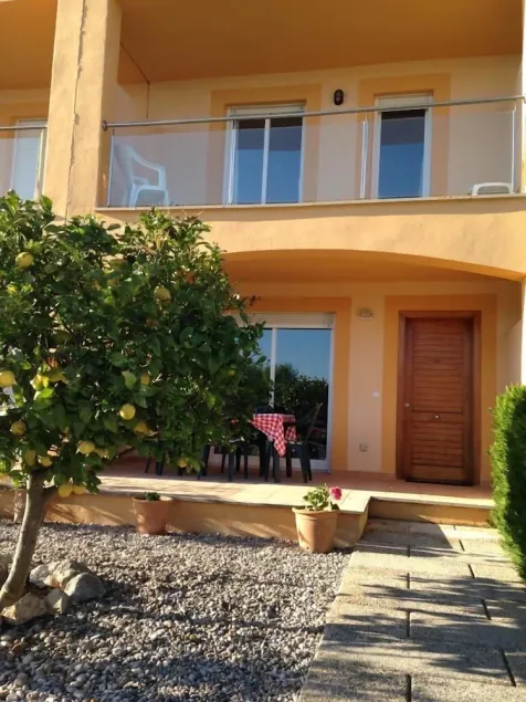 Large Two Floor Apartment, 3 minutes Stroll from the Famous \"Pine Walk\" - Image 1
