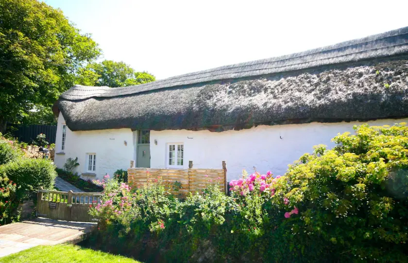 Putsborough Manor - 3 Self Catering Cottages Our Beach is dog friendly all year! On site Tennis & Play Area Paddock Spa baths Gas BBQs Private Gardens Superfast WIFI - Image 1