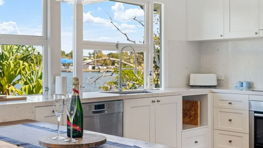 The Bach Noosa River - Waterfront w/Private Jetty - Image 1