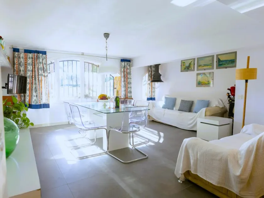 Suitur beachfront apartment Roc de Sant Gaietà - Image 1