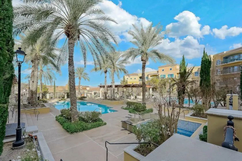 Lake Las Vegas Retreat: Elegant Comfort Awaits - Image 1